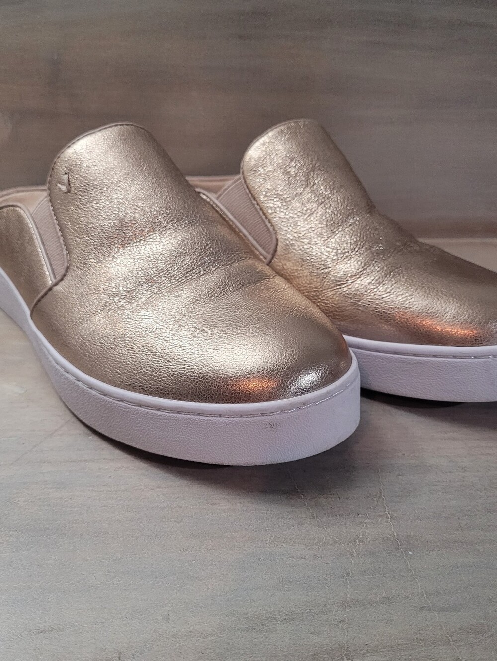 Vionic Women's Dakota Metallic Rose Gold Slip-On Mule Sneakers 7.5 Casual Summer